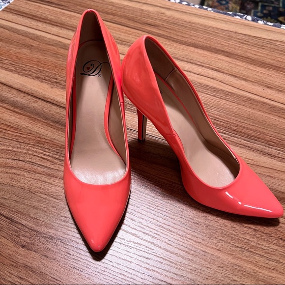 3/$20 🌸 Heart in D coral stiletto heels, size 8 👠 - Picture 9 of 9